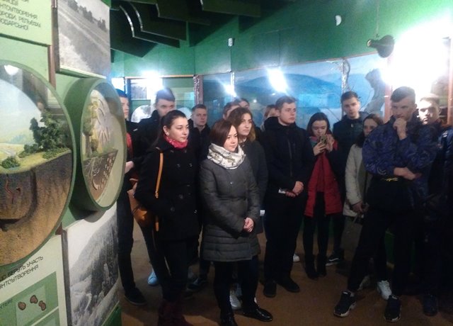 у залі відділу природи